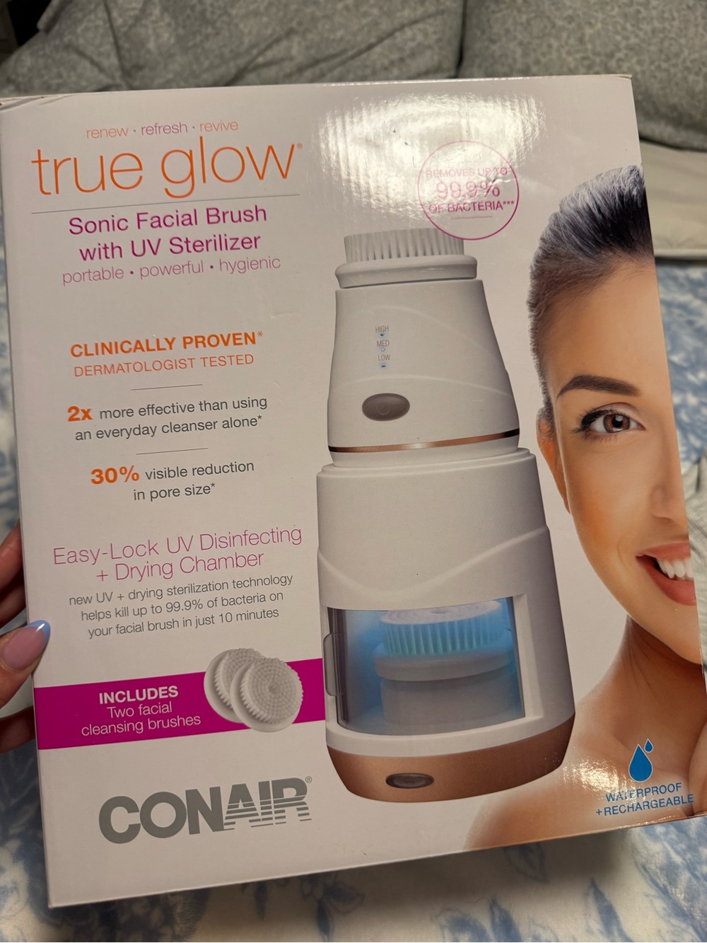 Conair True Glow Sonic Facial Brush with UV Sterilizer – White/Gold